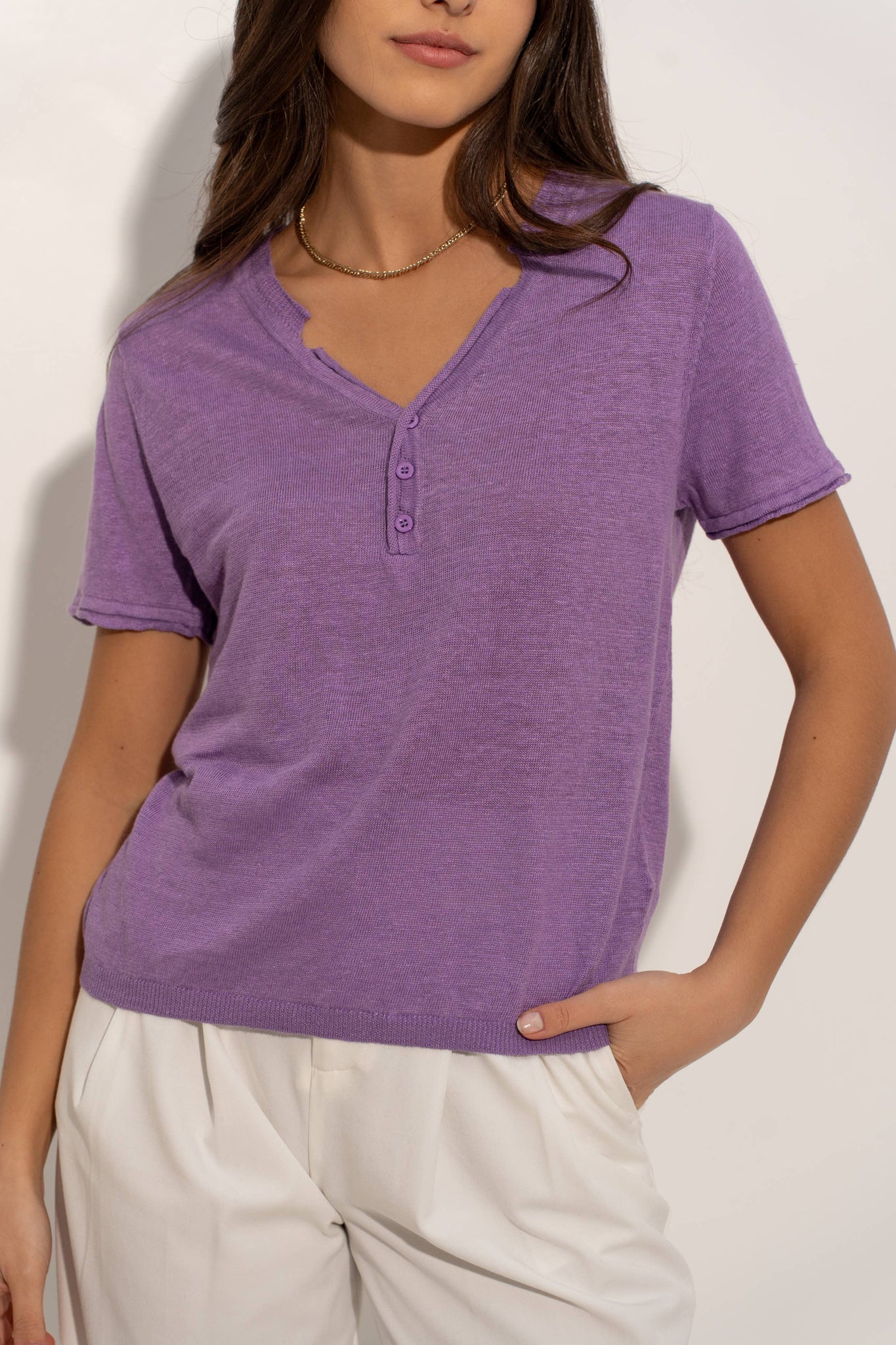 Tunisian collar T-shirt in knitted linen fabric