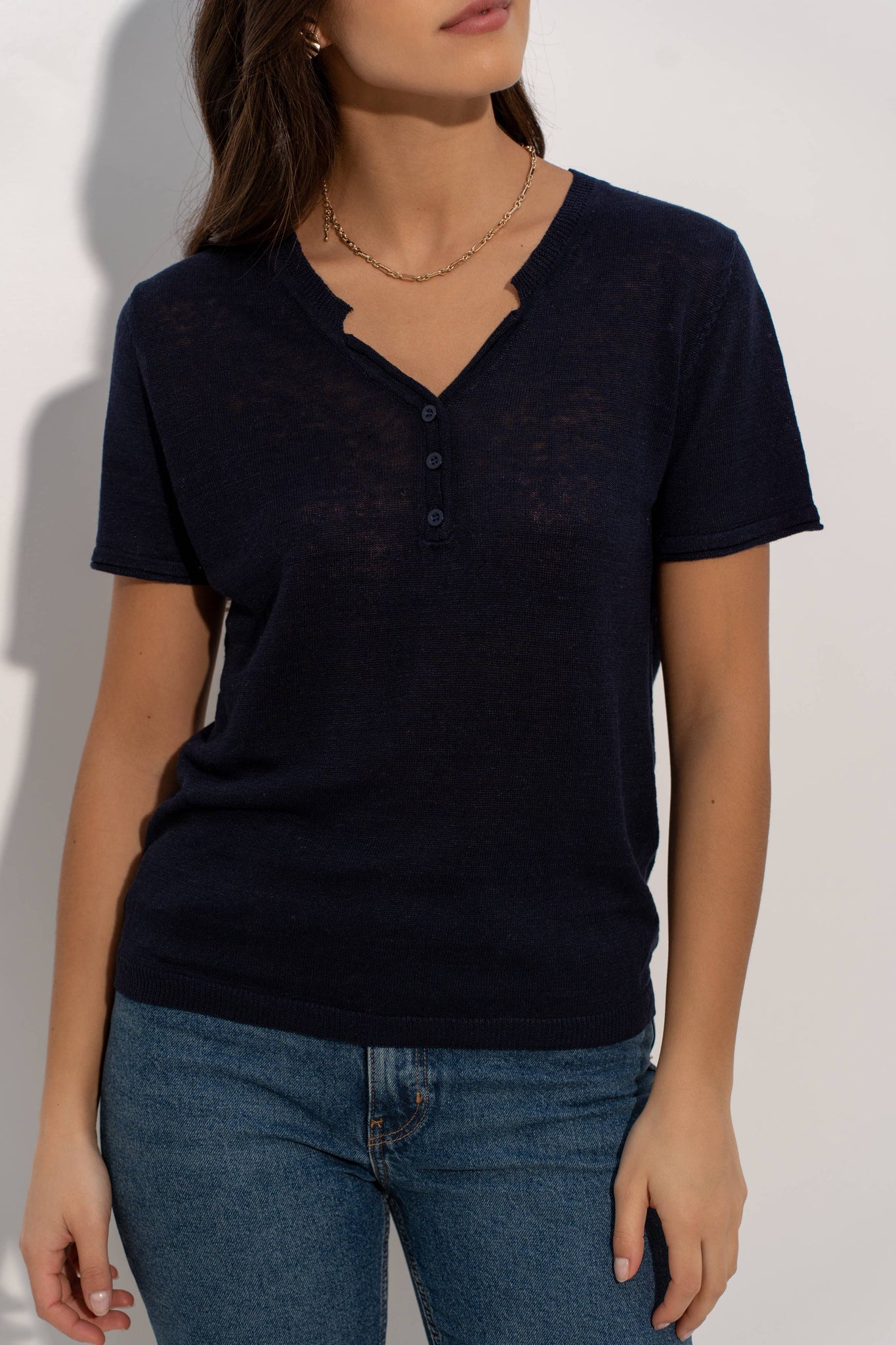 Tunisian collar T-shirt in knitted linen fabric