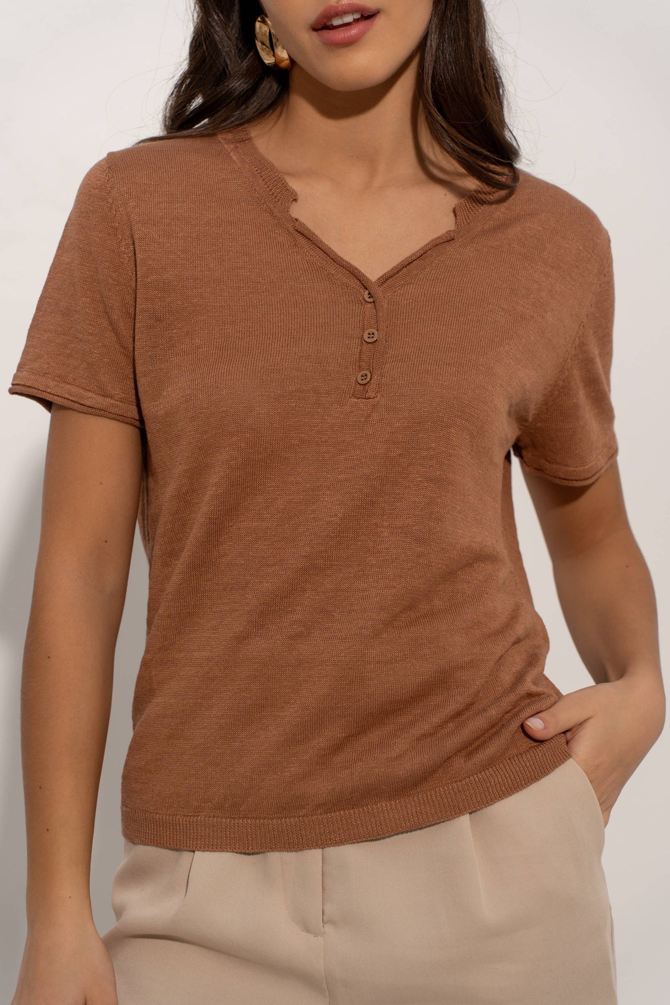 Tunisian collar T-shirt in knitted linen fabric