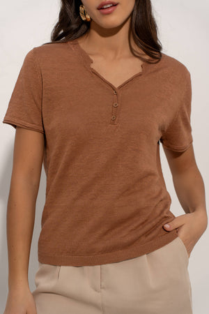 Tunisian collar T-shirt in knitted linen fabric