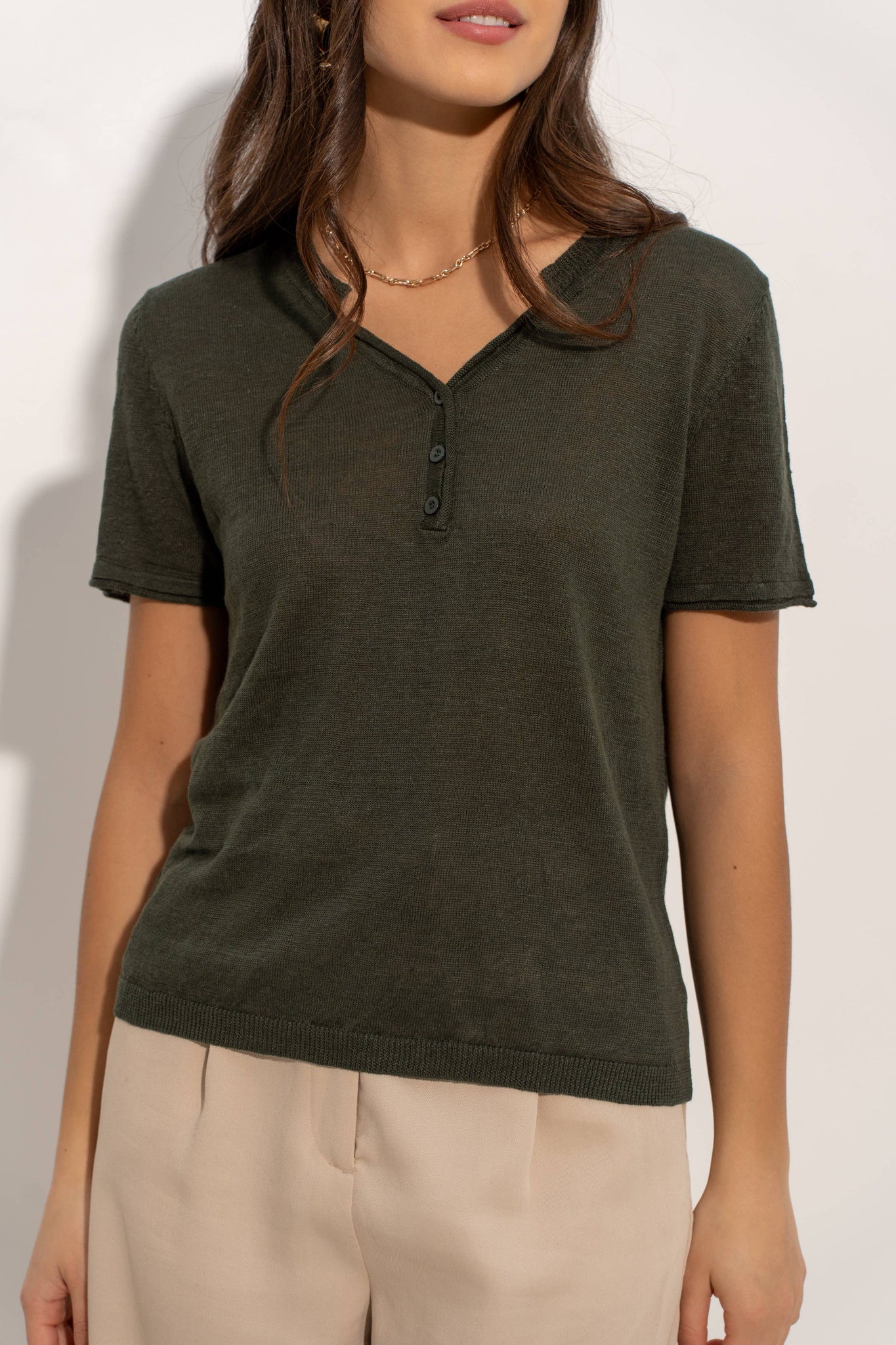 Tunisian collar T-shirt in knitted linen fabric