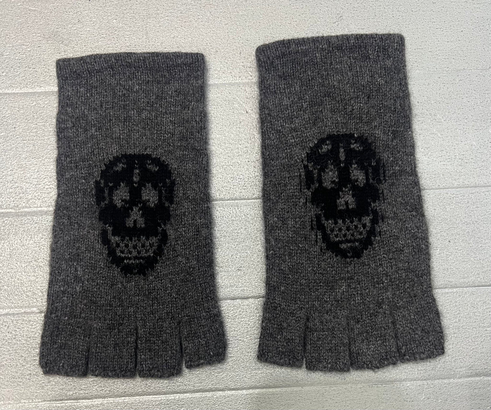 Skull Casmere Glove
